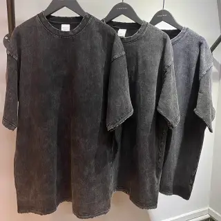 Schwere Blanko-Shirts im Washed-Look