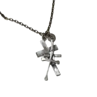 UNDERCOVER NECKLACE
