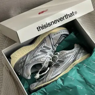 NB Sneakers - China