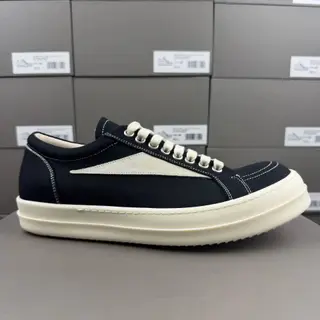 Canvas-Schuhe mit Dreieck-Logo